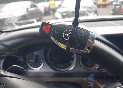 2010 Mercedes-Benz E 350 4Matic z USA, uszkodzony, nr VIN WDDHF8HB2AA244482